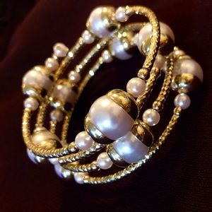 Faux-pearl gold bracelet